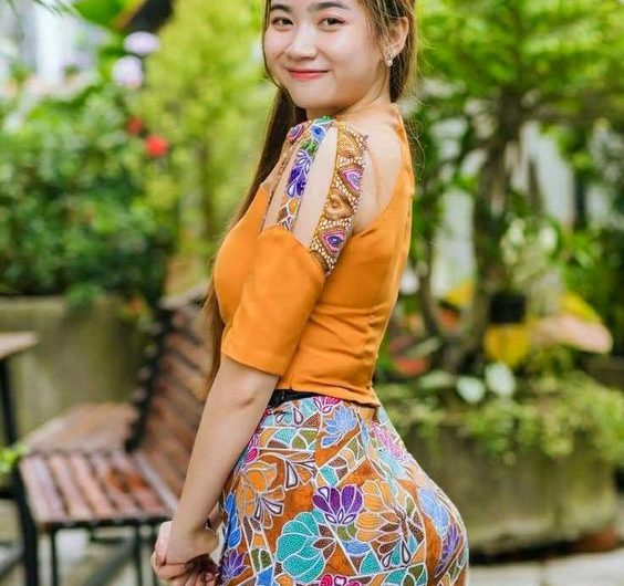 Attractive girls in Myanmar outfit