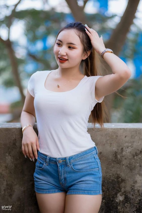 Model Nan Kham Hsu San in daily outfit